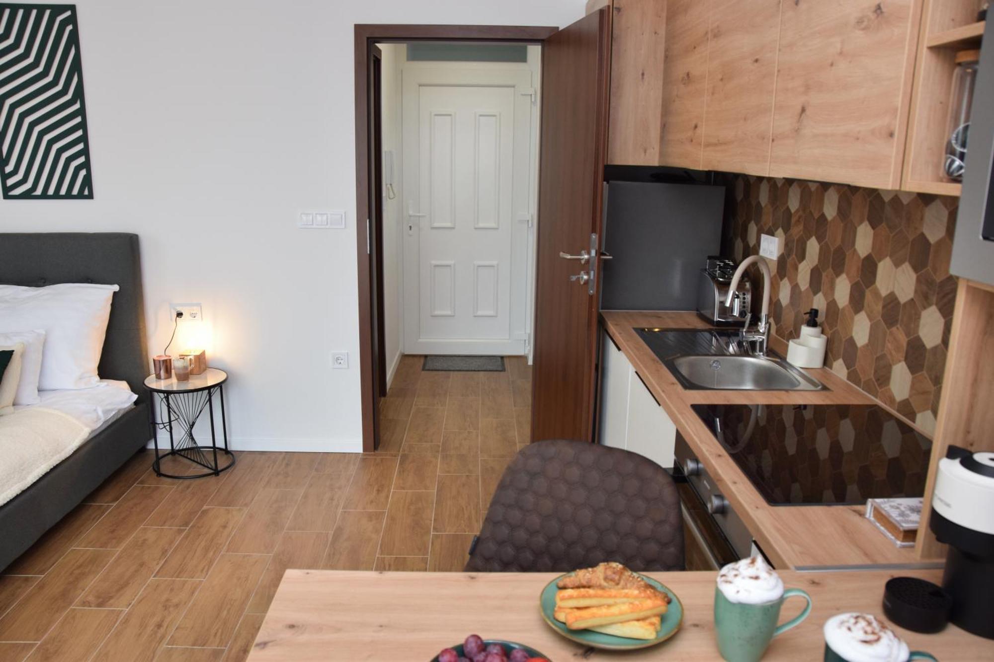 Silentium Premium Apartman Sarvar Exterior photo