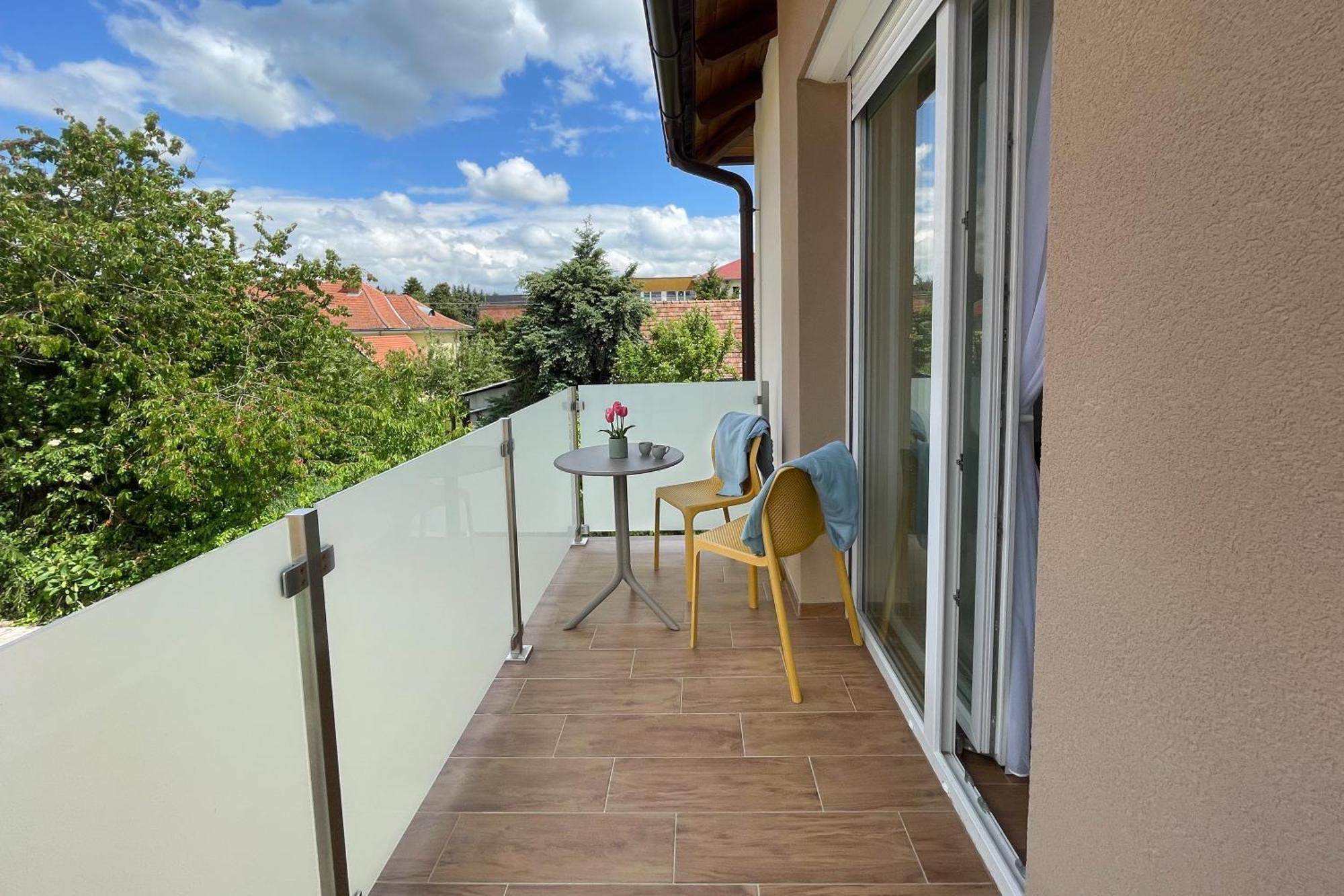 Silentium Premium Apartman Sarvar Exterior photo