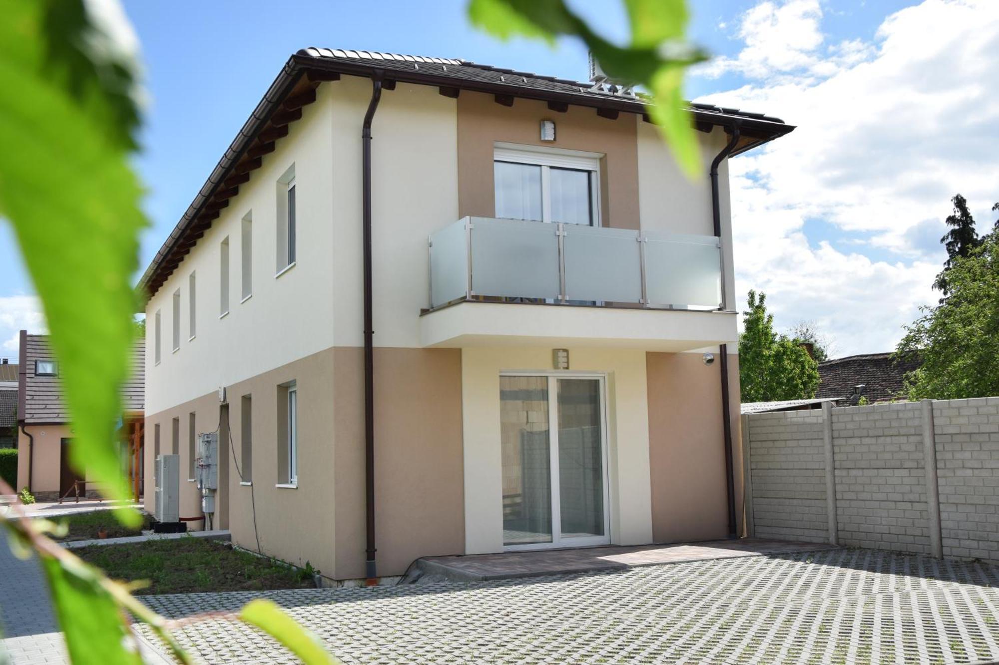 Silentium Premium Apartman Sarvar Exterior photo